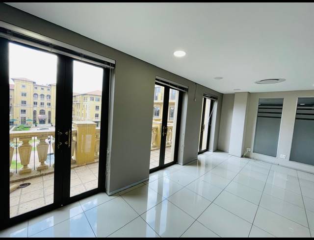 950M² OFFICE TO LET IN MAGALIESSIG
